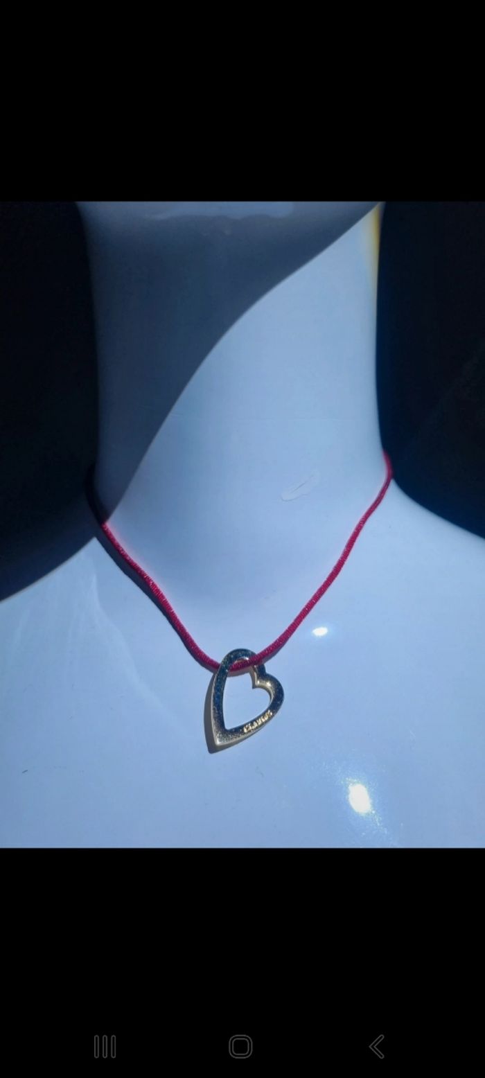 Collier cœur doré avec cordon satin rouge Clarins neuf - photo numéro 4