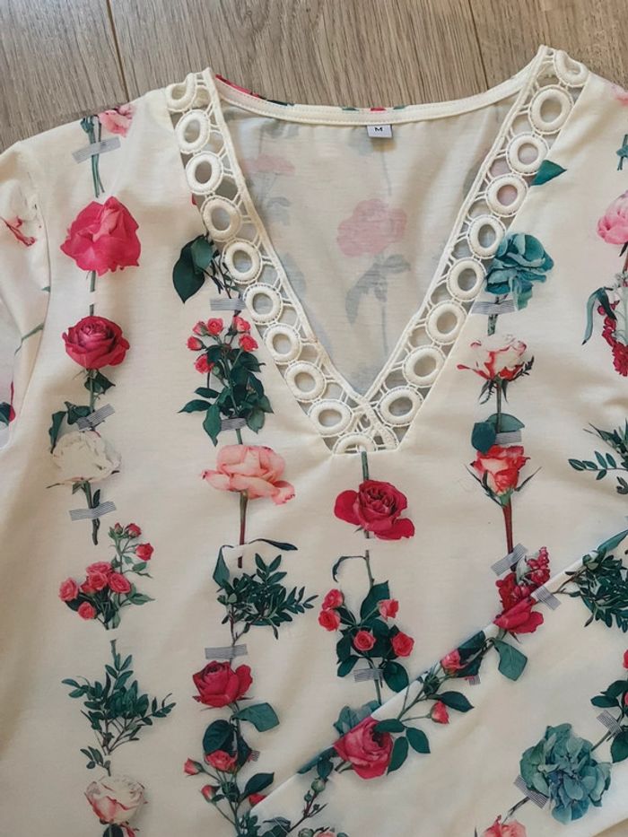 Chemisier blanc avec fleurs - photo numéro 2