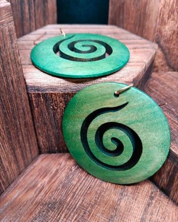 Boucles d’oreilles en bois naturel – Crochets hypoallergéniques – Légères 
