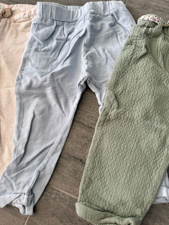 Lot pantalons tissus 18 mois - photo numéro 3