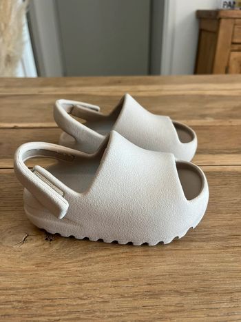 Sandales Yeezy Slide Bone