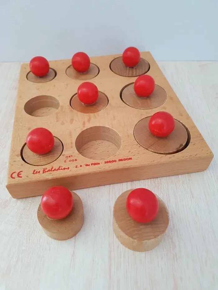 Puzzle encastrement en bois, forme et hauteur Les Baladins