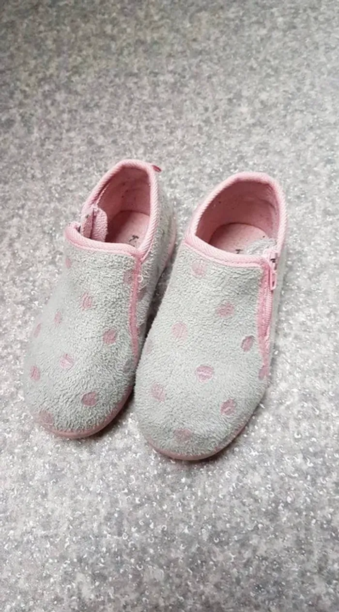Kiabi chaussons p.21
Très bon état