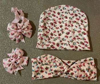 Bel ensemble coiffure bébé