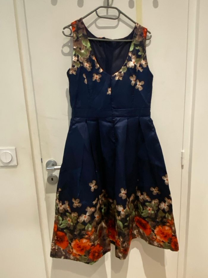 Robe mi longue bleu et fleurs - photo numéro 3