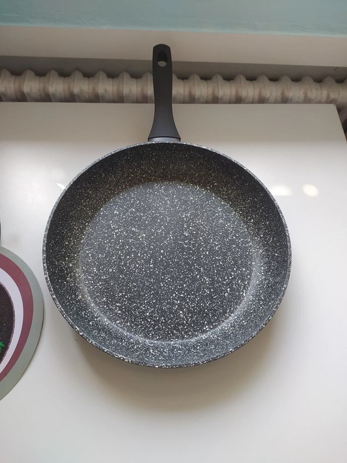 Poêle à frire neuve antiadhésive en céramique de 32cm sans pfoa - photo numéro 2