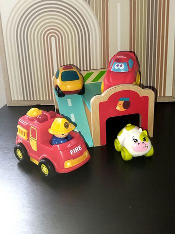 🟣 Djeco Petit garage en bois et véhicules