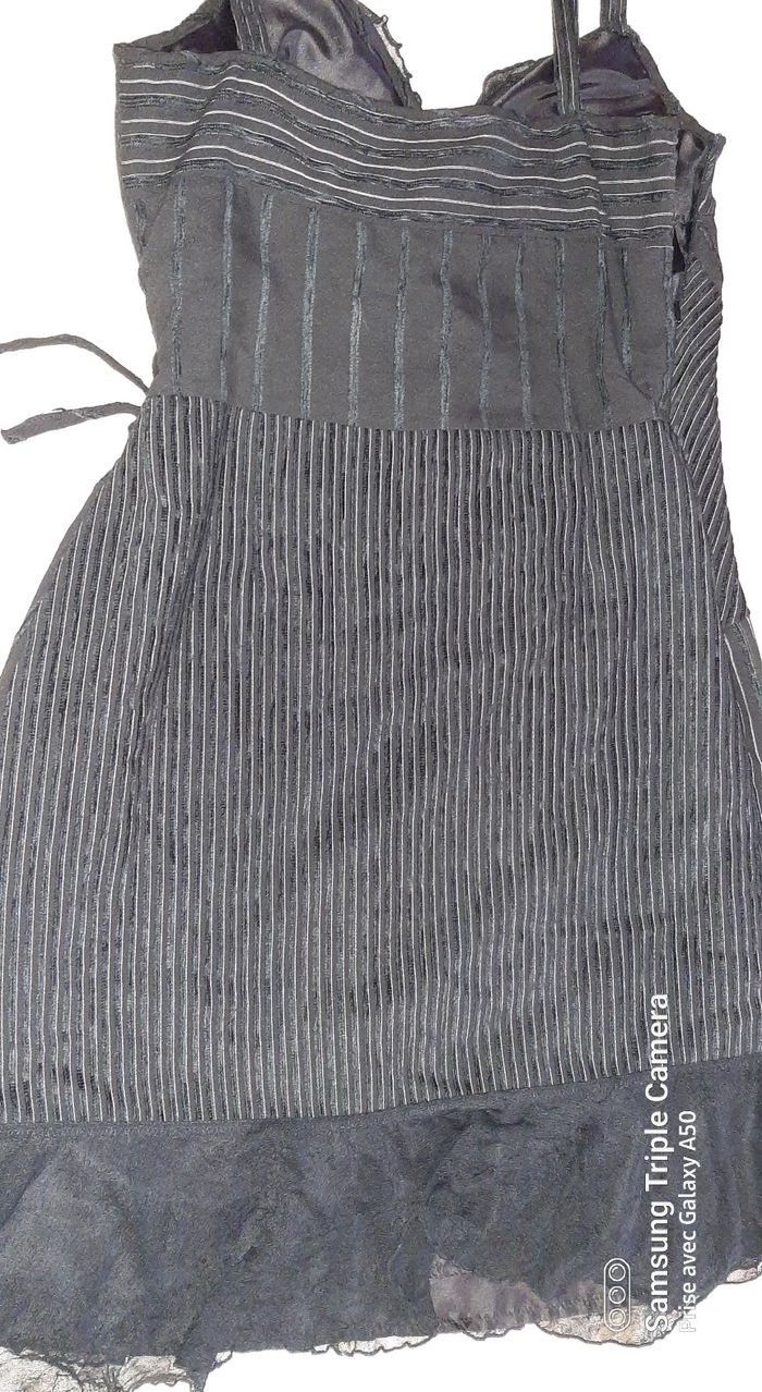 Robe noire bretelle façon cache coeur - photo numéro 6