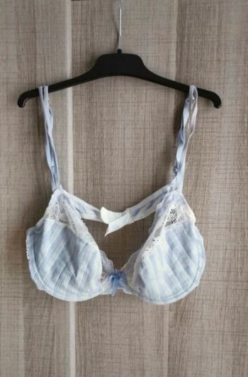Très joli soutien gorge, 85cC avec dentelle.