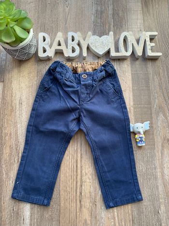 - Chino H&M     - 9 mois - Très bon état 