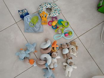 Lot objets premier âge dentition et peluche suspendu avion