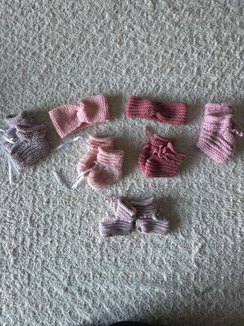 Lot de chaussons en tricot et bandeau