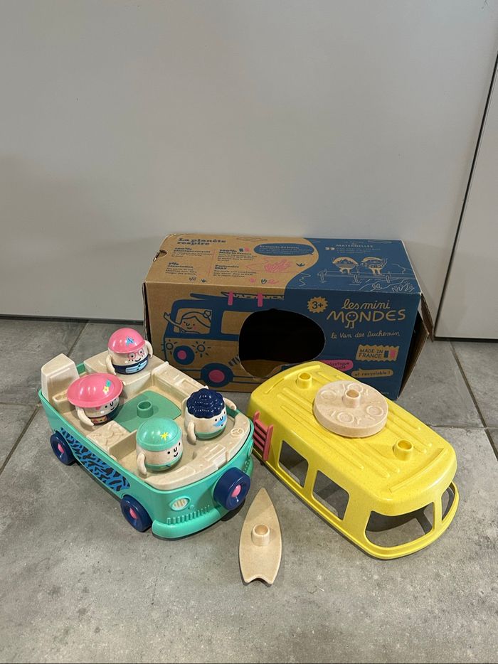 Van de la famille des Duchemin les minis monde neuf dans sa boîte d’origine Cadeau reçu en doublon  Déballer pour les photos  Comme neuf - photo numéro 3