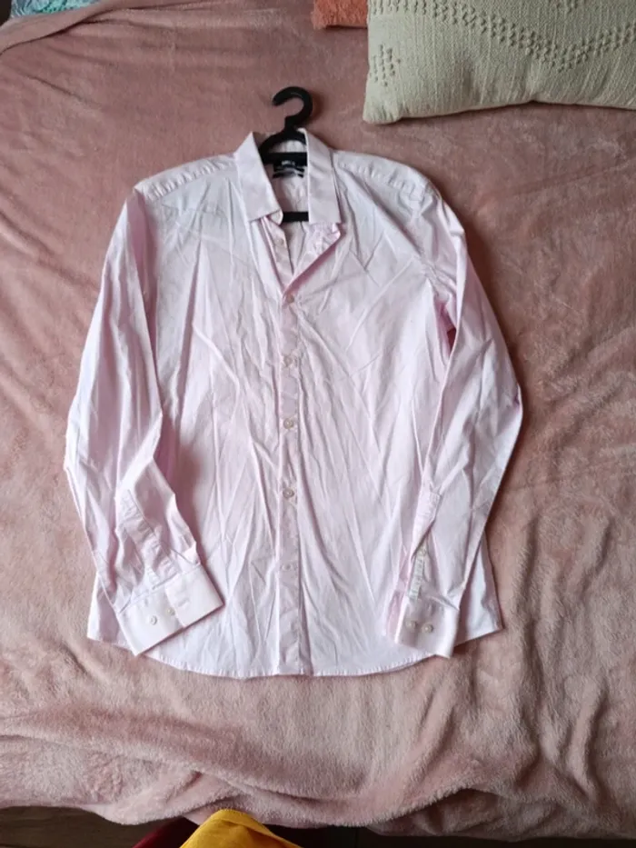 Chemise rose pâle