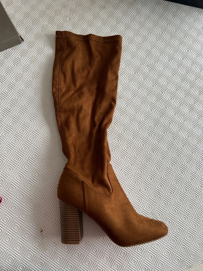 Bottes en daim neuves - photo numéro 4