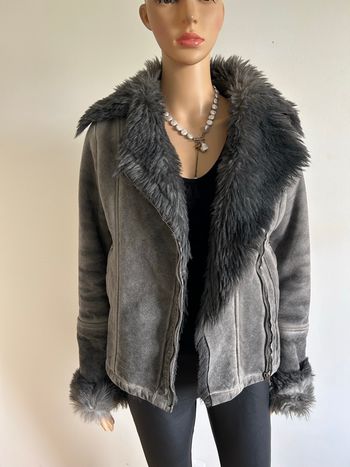Manteau gris avec fausse fourrure la Fée Maraboutée taille 38 TBE (taille petit)