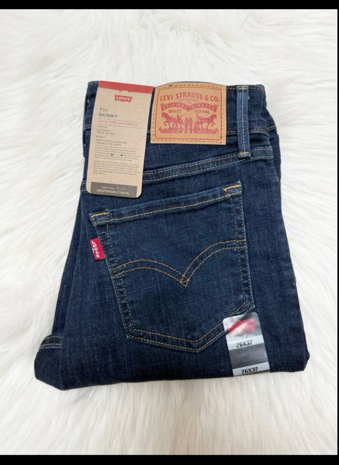 Jean Levi’s 711 Skinny femme – Taille 26/32 – bleu foncé – Neuf avec étiquette - photo numéro 2