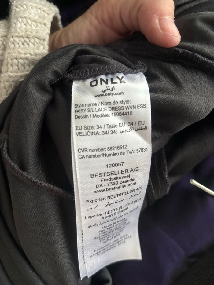 Robe dentelle neuve - photo numéro 5