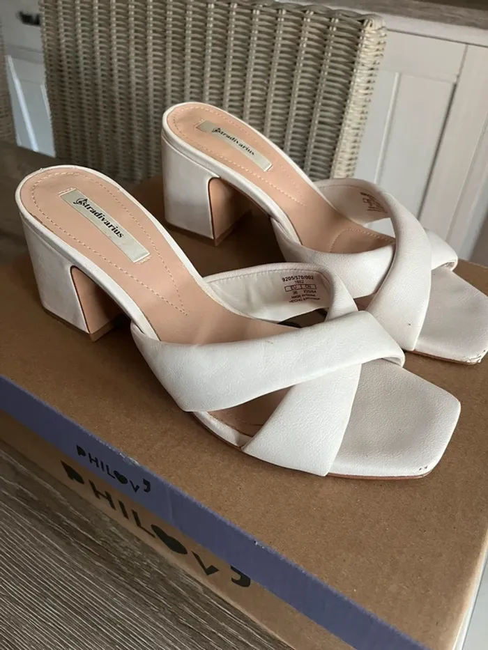 Mules à talons crème stradivarius