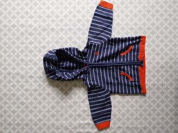 Gilet bébé Obaïbi 6 mois zippé à capuche – Excellent état