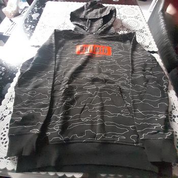 Sweat gémo 14 ans en très bon état