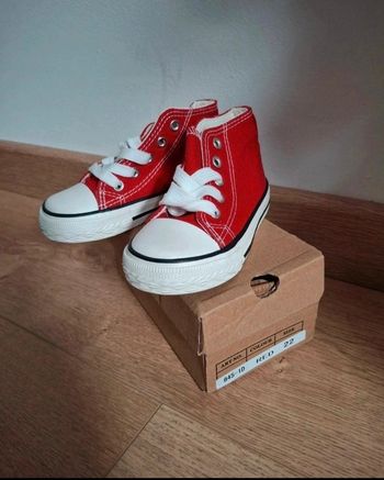 Baskets montantes rouges enfant – Taille 22 – Neuves jamais portées