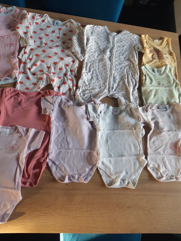 Lot pyjamas et bodies 12 mois - photo numéro 3