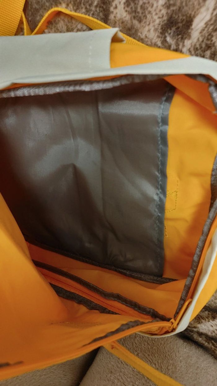 Sac à dos en nylon tissu solide jaune et beige en très bon état - photo numéro 9
