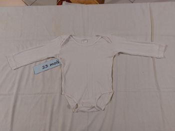 Body manche longue  blanc taille 23 mois