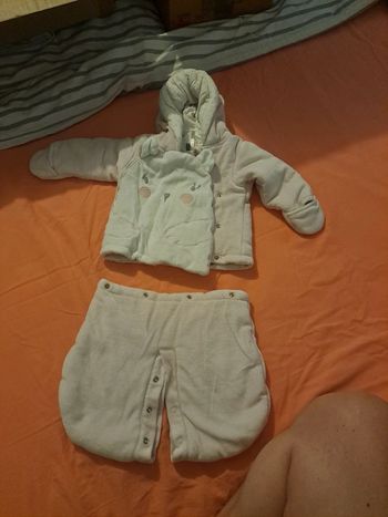 Ensemble veste- bas chaud taille 3 mois