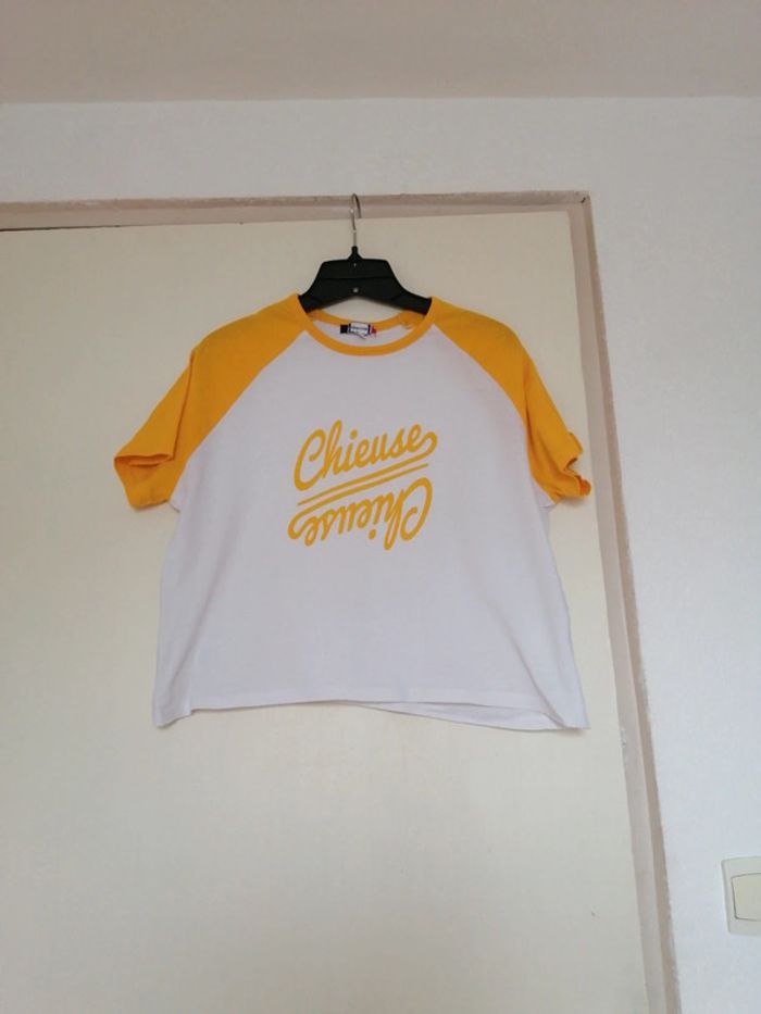 Tee shirt taille M couleur jaune moutarde et blanc de la marque Jenifer