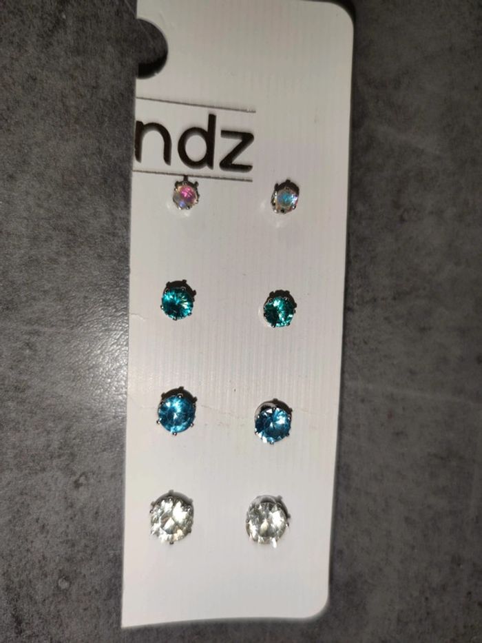 Lot de boucles d'oreilles fantaisie strass - photo numéro 2