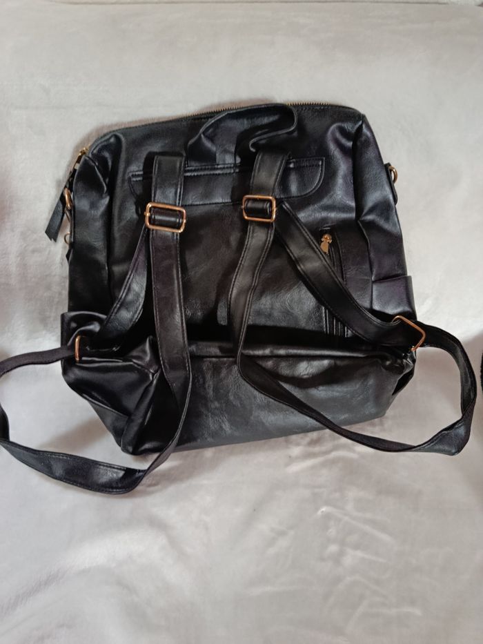 A saisir , sac a dos femme élégant ! ( bien lire merci) - photo numéro 4