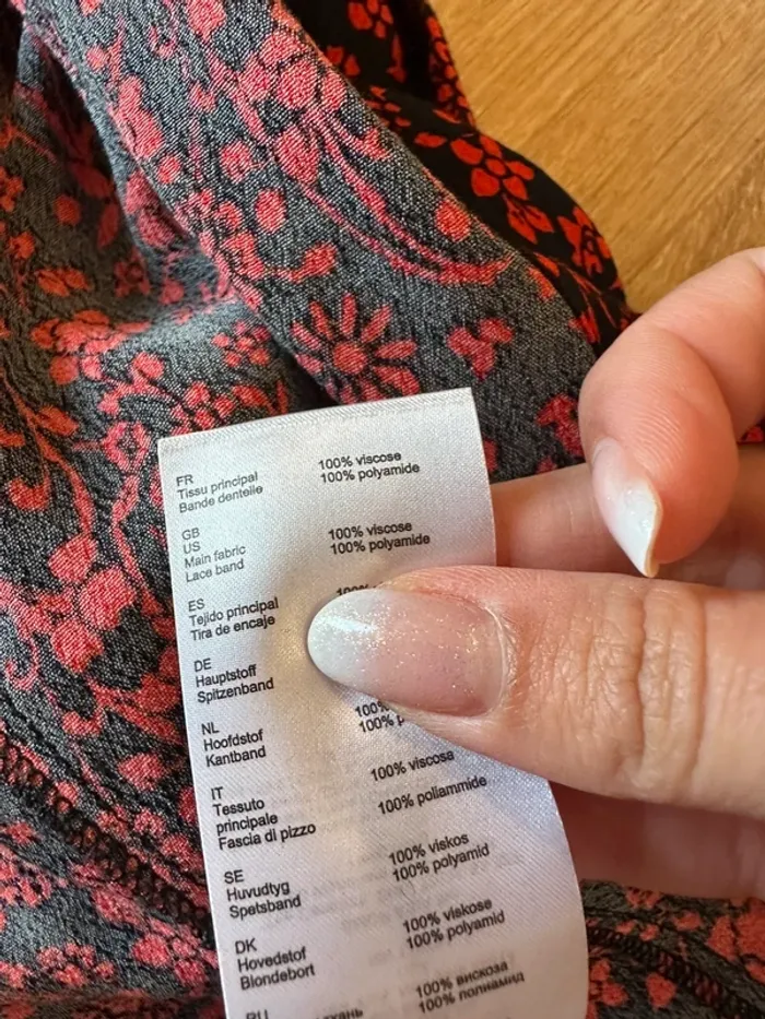 Chemisier Maje noir et rouge taille 38 motifs fleurs - photo numéro 7