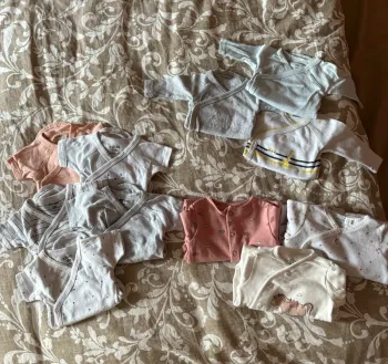 Lot vêtements bébé taille 0 mois