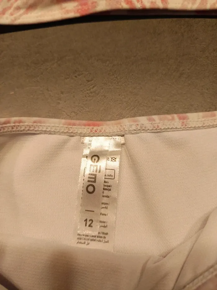 Vends maillot de bain 2 pièces Gémo taille 12 ans. - photo numéro 2