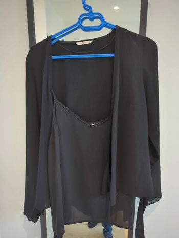 Vends jolie Ensemble débardeur +cache-cœur neuf