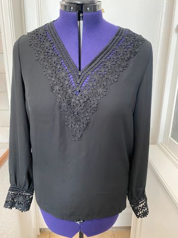 Blouse légère noire manches longues dentelle col et poignets Unika L