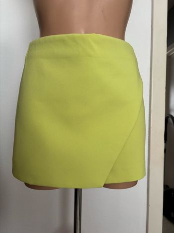 Jupe short Zara Bien lire la description !