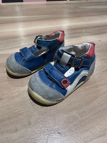 Paires de chaussures en cuir baby botté pointure 21