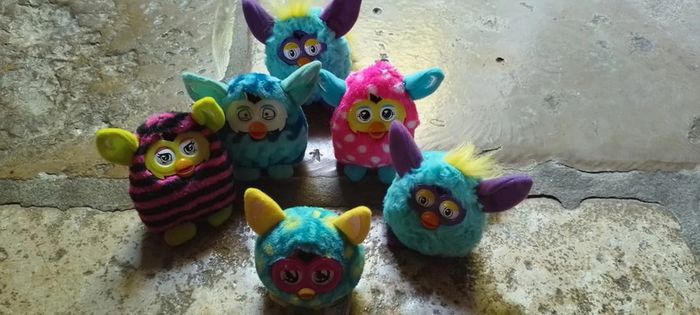 Lot de peluches Furby - photo numéro 2
