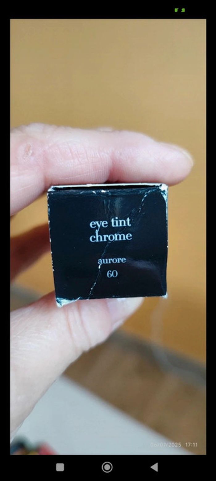 Giorgio Armani Eye Tint Chrome Liquid Eyeshadow Teinte Aurore 06 - photo numéro 7