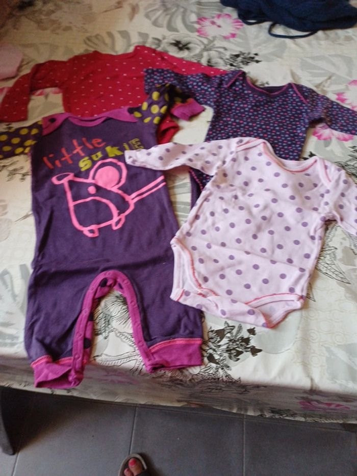 4 bodies manches longues 6 mois