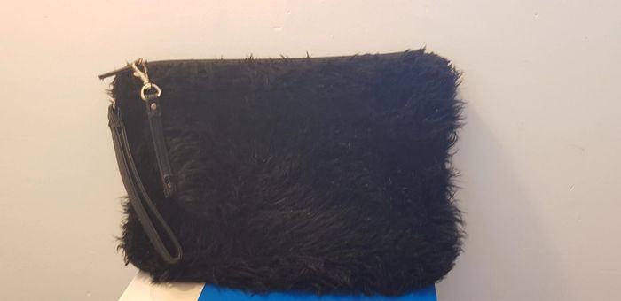 Pochette noire fausse fourrure - photo numéro 2