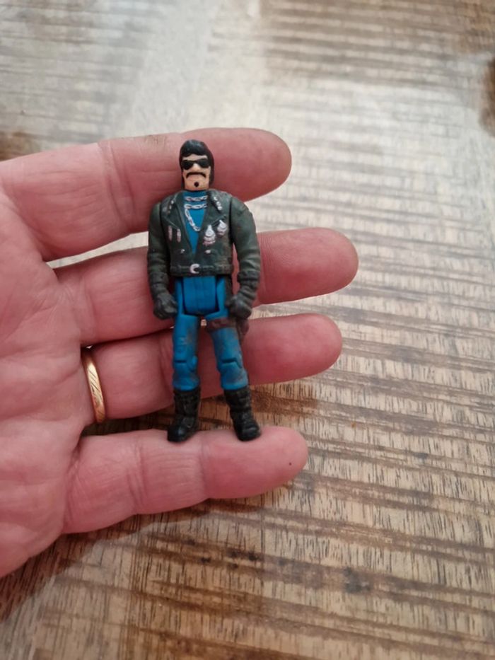 Figurine mask kenner