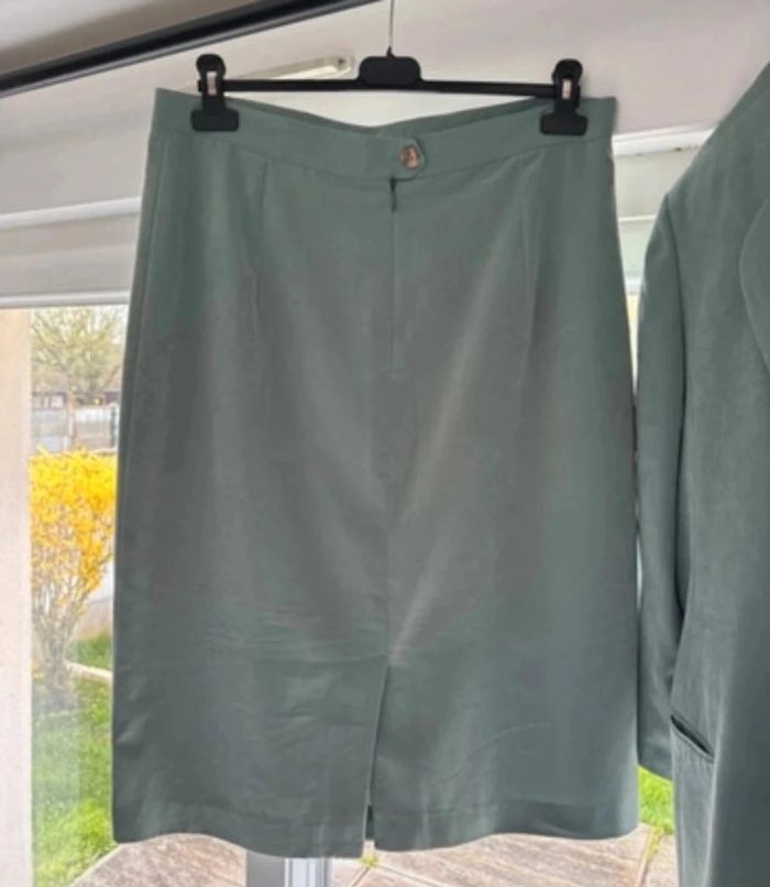 Ensemble tailleur jupe et veste - photo numéro 7