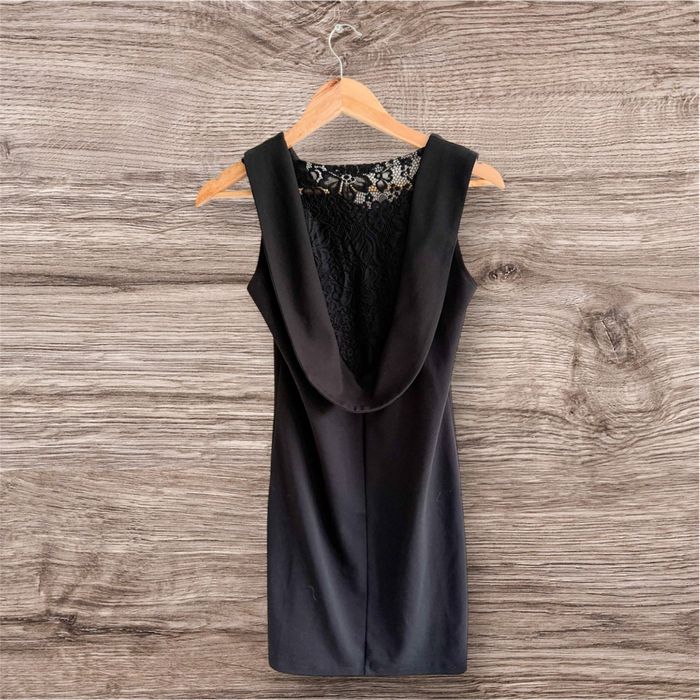 Robe sans manches noir élégante moulante taille 34 XS