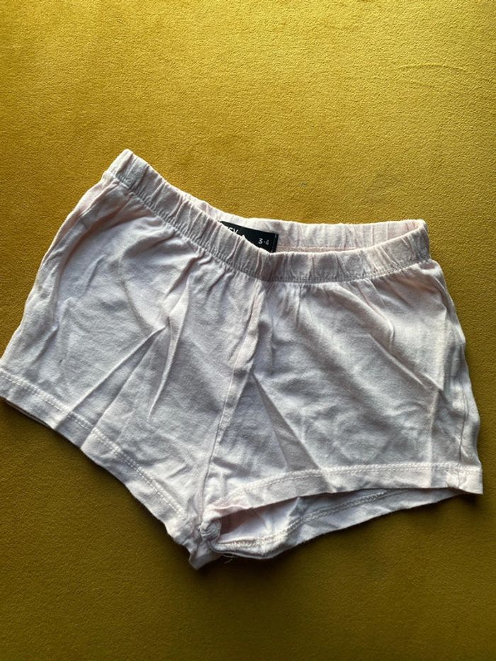 Short léger taille 3/4 ans