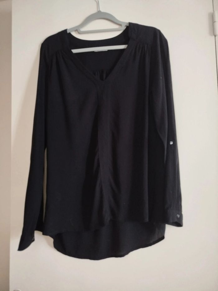 Très joli haut noir Camaïeu taille 36.38