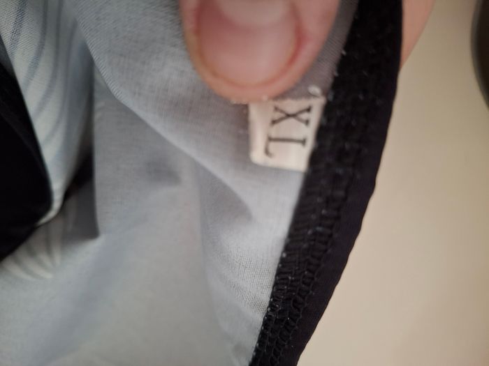 Tunique/Robe noire, blanche, bleue marine avec fleurs - photo numéro 3